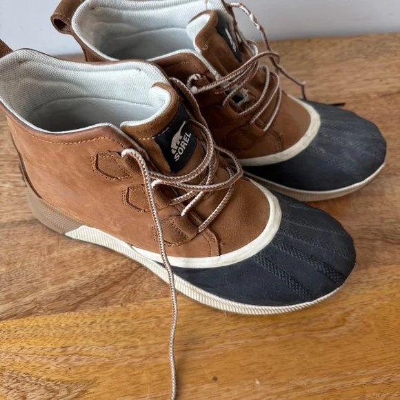 Sorel out n' about size 11 Tan Leather and black boots, Winter rain boots, water - Picture 7 of 8